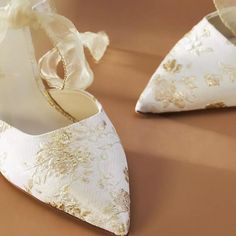 gold and white ish ivory floral mule heels with bows and 2-2.5in heels for wedding or bridal shoes. never worn. In the box it came in. Anthropologie weddings brand something bleu. Bridal Shoes Vintage, Heels For Wedding, Heels With Bows, Pale Blue Wedding, Bridal Aesthetic, A Dozen Roses, Colorful Wedding Shoes, Unique Wedding Shoes, White Bridal Shoes