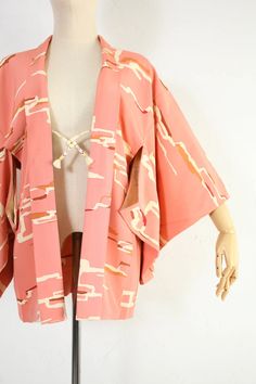 1950s Vintage Silk Haori Japanese Vintage Haori Light Pink | Etsy Bridal Kimono, Japanese Clothes, Summer Day Dresses, Japanese Dress, Japanese Silk, Japanese Vintage, Japanese Outfits