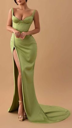 Achieve the look of timeless elegance with the Chic & Modern Sweetheart Satin Long Formal Prom Dress With Slit. This dress features luxurious satin fabric and a form-flattering sweetheart bodice for a stunning and sophisticated look. The slit detail ensures a modern edge and that your look stands out. Be the bell of every ball with this magnificent dress! Light Green Formal Dress, Light Green Prom Dress