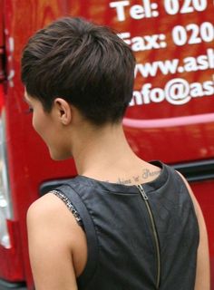 Hair For Summer, Short Hair Designs, Super Short Hair, Very Short Hair, Trendy Haircuts, Short Pixie Haircuts, Trending Hairstyles, Back View