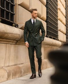 Suits For Guys, Men Shoes Aesthetic, Green Suit Men, Shoes For Guys, Double Breasted Suit Men, Green Wedding Suit, Blazer Wedding, Stylish Mens Suits, Suit Groom