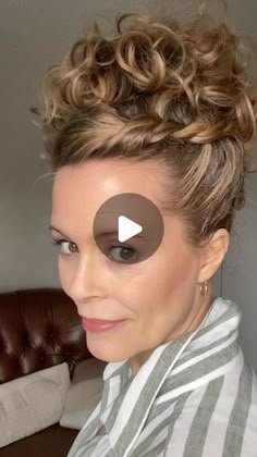 15K likes, 276 comments - me.and.my.curls on October 9, 2022: "My newest favourite updo •separate bangs •pull up half your hair to create a high ponytail •gather the lower section and JOIN in WITH the top section and fluff • twist the bangs & make sure you leave some height at the front •secure the twist with a Bobby pin • fan out the twist for added texture & interest •use additional Bobby pins to secure any top pieces if necessary Tag me if you try this! #easyupdo #curlyupdo #curlyhai Curly Hair Hacks Hairstyles, Curly Hair Clip Hairstyles, Hair Tutorials Curly Hair, Updo For Naturally Curly Hair, Curl Hair Updo Easy, Front Hair Updos, Simple Curly Updos For Medium Hair, Front Twist Hairstyles, Simple Updo For Curly Hair