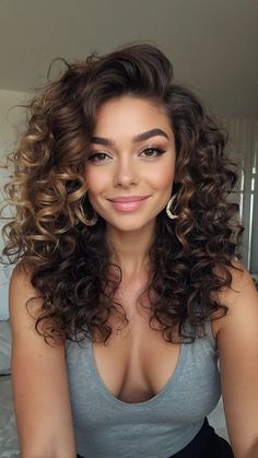 Must-Try Curly Hairstyles This Fall - Fads Ready Hairstyles, Curly Hairstyles Ideas, Curly Hair Model, Chic Bob, Y2k Hairstyles, Pumpkin Patches, Girlfriend Material