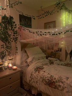 Dangling Room Decor, Sage Green Diy Room Decor, Cottagecore Dorm Room, Appartement Decor, Vanilla Room, Aesthetic College, Casa Country