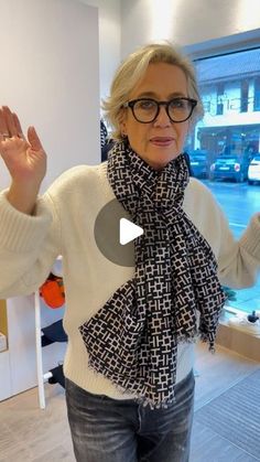 Instagram Learning, Learning By Doing, Scarf Knots, How To Wear A Scarf, Scarf Outfit, Scarf Women Fashion, Tie Scarf, Scarf Tying