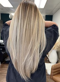 Blonde Balayage Highlights Straight Hair, Blonde Hair With Lighter Highlights, Blonde Balayage With Long Layers, Blonde Balayage On Straight Hair, Highlights Brown Hair Blonde Summer 2020, Root Fade Blonde Balayage, Bayalage Blonde Straight, Lots Of Highlights, Root Melt Highlights