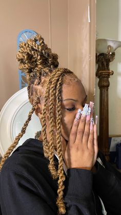 Blonde Bob Braids, Braid Bob, Blonde Styles, Invisible Locs, Bob Braids, Blonde Braids, Short Braids, Braids For Black Women, Blonde Bobs