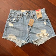 26” Waist, Never Worn Stampede Outfits, School Shopping Clothes, Western Concert Outfit, Light Jean Shorts, Summer Jean Shorts Outfit, Rome Outfits, Cute Jean Shorts, Levi 501 Shorts, Levis Shorts