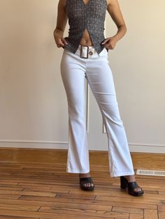 This is a stellar pair of 1990's does 70's white bells.  Stretch material, super cool grommet belt with oversized buckle and mid to low rise waistline. Helium Fits S / M  Cotton / Spandex Waist- 32" Rise- 9" Hips- 40" Length- 40" Inseam - 32" Great condition  https://www.plumemke.com/ ✢ Check out our Instagram for more about our product, vision, and brick and mortar shop in Milwaukee, WI - @plume_vtg ✢ We ship 3-5  business days after purchase (unless notified otherwise). If you need your item quicker, please send a message beforehand and we can update shipping. We are happy to accommodate you! ✢ We ship worldwide! If you do not see your country listed, don't hesitate to reach out. Please be aware of any additional shipping or customs charges that may apply. Buyer is responsible for said c White Low Rise Pants, White Bottoms With Belt Detail For Spring, White Fitted Belted Bottoms, Trendy White Belted Bottoms, Trendy White Bottoms With Belt, White Bell Bottoms, Grommet Belt, Statement Belt, Low Rise Pants