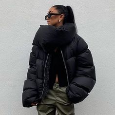 Green Parka, Short Puffer Jacket, Bubble Coat, Ladies Short Jackets, Street Fits, Casual Outwear, Black Puffer Jacket, Winter Outerwear, Black Puffer