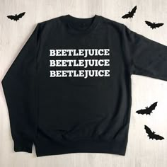 Ty Dye, Beetlejuice Halloween, Beetle Juice, Beetlejuice Beetlejuice, Halloween Tattoo, Fashion 90s, Yoga Shirts, Halloween Sweatshirt, Diy Shirt