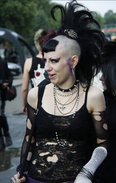 Trad Goth Outfits, Deathrock Fashion, Punk Fashion Diy, Mohawk Styles, Rock Hairstyles, Gothic Hairstyles, Leipzig Germany, Goth Scene, Cut Her Hair