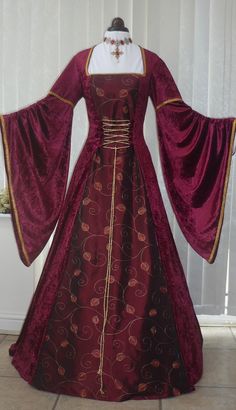 Renaissance Medieval Burgundy Velvet and Leaf Embroidery Dress Medieval Maid, Burgundy Ball Gown, Medieval Banquet, Medieval Dresses, Gaun Abad Pertengahan, Medieval Dress, Medieval Clothing, Burgundy Velvet, Masquerade Ball