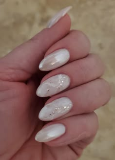 White Chrome Nails Wedding, Wedding Nails Pearl White, Nails For Ivory Wedding Dress, Pearl White And Gold Nails, Marble Milky Nails, Ivory Gel Nails, Ivory Gold Nails, White Nails For Wedding The Bride, Wedding Nails Marble