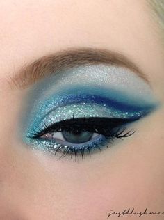 Makeup Tips for Blond Hair and Blue Eyes | LEAFtv Snow Makeup Looks, Snow Makeup, Halloween Schminke, Extreme Make-up, Frozen Makeup, Fantasy Make-up, Tidal Waves, Eyeliner Tips, Bad Makeup