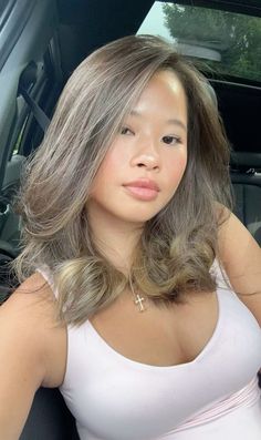 Phoebe Hair, Hairstyles With Color, Blonde Hair Short, Makeup Baddie, Snap Pics, Barbie Tingz, Haircut Inspo, Balayage Hair Dark, Hairstyle Inspo