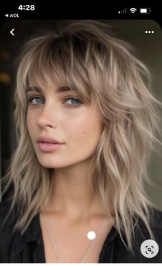 Long Choppy Hair, Long Shaggy Haircuts, Messy Bob Haircut, Haircuts Trending, Medium Length Hair With Bangs, Frosted Hair, Corte Bob, Hair Color Crazy