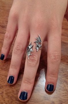 Dragon ring, Dragon jewelry, Game of Thrones jewelry, Occult ring, Fledermausflügel, Dragon wrap rin Dragon Jewelry Rings, Wings Ring, Game Of Thrones Jewelry, Bat Ring, Gothic Dragon, Ring Wrap, Ring Game, Targaryen Aesthetic, Wing Jewelry