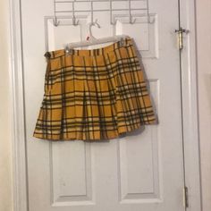 New With Tags Great For Harry Potter Hufflepuff Costume From A Smoke Free And Pet Free Home Yellow Black Plaid Skirt, Retro Fall School Bottoms, Pleated Skirt Aesthetic, Bertha Jorkins, Hufflepuff Costume, Yellow Pleated Skirt, Teal Skirt, Drop Waist Skirt, Skirt Aesthetic