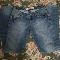 Brand New No Tags. Have Never Been Worn Besides A Try-On. Stitched Stars On Back Pockets. Little Embroidered Star On Corner Of Front Pocket. Size 7 Juniors. Wide Legs. Star Blue, Star Jeans, Wide Legs, Jeans Color, Pocket Size, Fancy Dresses, Colored Jeans, Short Pants, Front Pocket