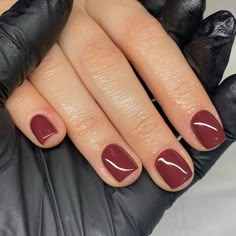 Acrylic Nails Indian Skin, Maroon Nails Opi Gel, Fall Anc Nail, Fall Gel Manicure Short Nails, Dip Manicure Short Nails Fall, Wine Colored Dip Nails, Fall Reds For Nails, Short Red Fall Nails, Super Short Gel Nails Fall