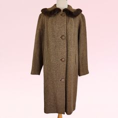 This genuine 1950s womens vintage wool coat with its fur trimmed collar is reminiscent of old Hollywood Glamour.  It is lined with a rich rust brown acetate lining and the fur trim is likely Fox.  Note the beautiful detail of inverted pleat at centre back and the textured green woollen fabric.  A truly gorgeous evening winter coat for the fashion conscious and retro vintage lover! DRY CLEANED since being acquired by HRV.  -  Button Up - Vintage Buttons -  Fox Fur Trim Collar -  Peter Pan Style C Woollen Fabric, Vintage Wool Coat, Retro Hollywood, Dress Fur, Green Wool Coat, Fur Collar Coat, Coat Fur, Collar Coat, 50s Vintage