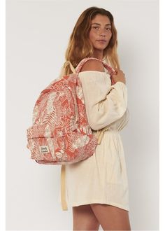 Hawaiian Palm Backpack | Sunburn | Backpacks - ManGo Surfing Beachy Backpacks For School, Beach Backpack Aesthetic, Cute Summer Backpacks, Beachy Backpacks, Beachy Backpack, Bookbag Aesthetic, Quilt Backpack, Boho Backpacks