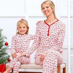 Comfy bamboo-blend family matching pajamas in our festive Ho-Ho-Ho print.  Luxuriously soft and breathable bamboo/cotton/spandex blend jersey keeps you warm when it's cold and cool when it's hot.  Hypoallergenic, eco-friendly, and sweat-resistant bamboo offers excellent ventilation and temp regulation. Just wash warm and tumble dry low.  SIZES Newborn fits up to 20" (50 cm) tall, 6-9 lbs (3.4 kg)   0-3M fits 20-23" (55 cm) tall, 9-12 lbs (4.8 kg)  3-6M fits 23-26" (60 cm) tall, 12-16 lbs (6.3 kg)  6-9M fits 25-27" (65 cm) tall, 16-19 lbs (7.9 kg)  6-12M fits 26-30" (70 cm) tall, 19-22 lbs (9.3 kg)  9-12M fits 28-30" (75 cm) tall, 19-22 lbs (9.3 kg) 12-18M fits 29-31" (80 cm) tall, 22-27 lbs (11.1 kg)  18-24M fits 31-33" (90 cm) tall, 30-33 lbs (12.9 kg)  2T fits 33-36" (95cm) tall, 30-33 l Holiday Loungewear, Family Matching Pajamas, Bamboo Pajamas, Boy Onesie, Matching Family Pajamas, Baby Boy Onesies, Fabulous Clothes, Matching Pajamas, Family Pajamas