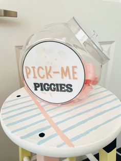 there is a sign that says pick - me piggies on the top of a table