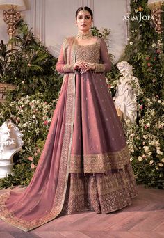 Asim Jofa AJAM-11 The Ayeza Edit Original brand suit fabric and photography lite diffrance in actual print. Asim Jofa, Pakistani Wedding Outfits, Ayeza Khan, Bridal Dress Fashion, Embroidered Border