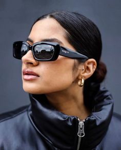 #vogue #voguesunglasses #sunglasses #sunglassesfashion Luxury Casual Shield Sunglasses In Wayfarer Style, Luxury Sleek Shield Sunglasses For Summer, Best Luxury Sunglasses, Sunglasses Women 2022, Sunglasses Winter 2023, 2022 Sunglasses Trends, Luxury Rimless Shield Sunglasses Chic Style, Luxury Designer Sunglasses, Sunglasses 2022 Trends Women