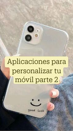 someone holding up their phone case with the caption saying applicationes para personalizar tu movil parte 2