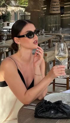 Long Dresses Summer, Celine Eyewear, Elegant Summer Dresses, Chic Maxi Dresses, Looks Party, Backless Maxi Dresses, Foto Ideas Instagram, Sling Dress, Long Summer Dresses