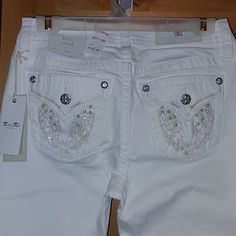 Brand New Never Worn Beautiful Pair Of White Original Angel Wings Jeans With Embedded Rhinestones On Wings. Size Is 27x34 Mid-Rise Boot Cut. These Are Very Hard To Find Used Much Less Brand New. White Miss Me Jeans, Yellow Quince, Jeans Y2k, Dream Style, Jeans White, Miss Me Jeans, Quince, Miss Me, Hard To Find