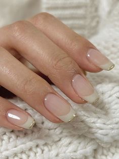 Nail Inspiration Natural, December Outfits Winter, Old Money Style Winter, Striped Sweater Outfits, French Tip With A Twist, Outfits Fur Coat, Winter Outfits Fur, French Tip Chrome, Outfits December