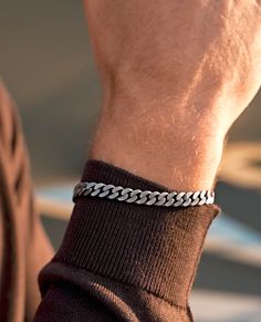 Make your mark with the stunning 925 Sterling Silver Cuban Link Bracelet – where luxury meets craftsmanship. Men's Silver Jewelry, Boys Breslet Silver, Sliver Braslate Men, Silver Jewelry Aesthetic Men, Men Accessories Aesthetic, Men Bracelet Silver, Mens Jewelry Silver, Mens Silver Bracelets, Black Jewelry Rings