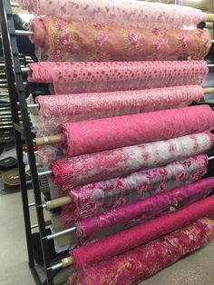 Fabric Shop Aesthetic, Dress Boutique Interior Design, Clothing Fabric Patterns, Fabric Store Displays, Sewing Aesthetic, Fabric Store Design, Materi Bahasa Jepang, Fashion Dream Job, Fashion Designer Studio