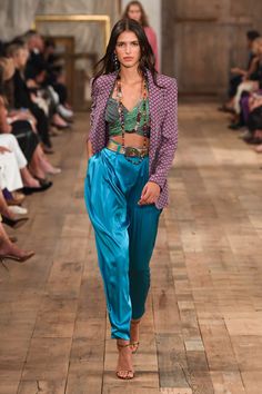 Ralph Lauren RTW Spring 2024 [PHOTOS] – WWD Ralph Lauren Summer, Ralph Lauren Womens Clothing, Boho Inspo, 60s And 70s Fashion, 70s Inspired Fashion, Summer Outfits Women