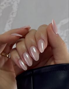 Simple Nails Pearl, Almond Shaped Nail Ideas Simple, Soft Pink Pearl Nails, Nails With Lavender Dress, Opaque Chrome Nails, Pearl Nails Aesthetic, Pearl Shimmer Nails, Pearl Nails Almond Shape, Nails For A White Dress