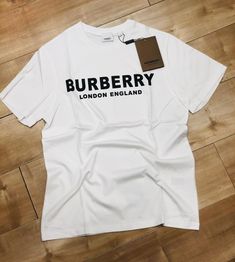 T-shirt Photography, Trendy Shirt Designs, Burberry London, Fashion Line, Dress Codes, Diy Clothes, Custom Shirts, Printed Shirts, Burberry