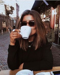 Cafe Lifestyle, Cafe Vibes, Parisian Cafe, Photographie Portrait Inspiration, Trik Fotografi, Instagram Inspiration, Bella Hadid, Life Style