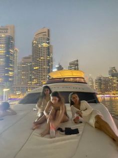 Freetime Activities, Modeling Poses, Rich Girl Aesthetic, Super Rich Kids, Rich Girl Lifestyle, Life Vision Board, Foto Tips, Luxury Lifestyle Dreams, Future Lifestyle