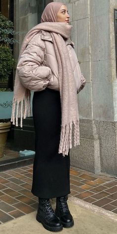 Hijabi Outfit Ideas Winter, Modest Smart Casual, Hijab In Winter, Hijab Dresses Casual, Hijabi Winter Outfits Casual, Winter Hijab Outfits Casual, Winter Abaya Outfits, Muslim Winter Outfits, Winter Hijabi Outfits