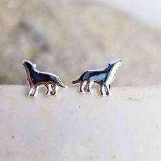 925 Sterling Silver Wolf Stud Earrings Metal:925 Sterling Silver Hallmark:925 Color: Silver (Some photos show shadow on the earring, the actual color is Silver) Width:8 mm Height:7 mm >Nickel Free >Tarnish Resistant >No Allergic reaction >30 days return policy ++Items come in a gift box ready to be gifted Please contact me if you have any questions about the jewelry you are interested in buying. My Shop: https://www.etsy.com/shop/banujewelryusa Follow BANU Jewelry on Facebook, Instag Wolf Room, Wolf Earrings, Tiny Gold Studs, Wolf Ears, Earrings Nature, Wolf Jewelry, Silver Wolf, Earring Silver, Silver Signet Ring