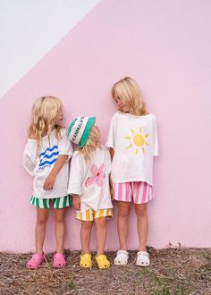 100% Organic Cotton tee with printBoxy & slightly oversized fitRecommended to take your child's normal sizeAlso available in Flower, Nature & WaveStyle with the Pippa Terry Towel Striped Shorts - Yellow or Pippa Terry Towel Striped Shorts - PinkFabric: OEKO-TEX® 100% organic cotton As seen on @jesssteee SIZE GUIDENotes: Ruby is 5 and wearing a size 5 3-6m Chest: 32cm Body length: 37cm Sleeve length: 12.5cm 6-12m Chest: 34cm Body length: 39cm Sleeve length: 13.5cm 12-18m Chest: 34cm Body length: Acorn Kids, Op Shop, Yellow Sun, Wave Print, Jeans Leggings, Terry Towel, Blue Waves, White Tee, Online Gifts