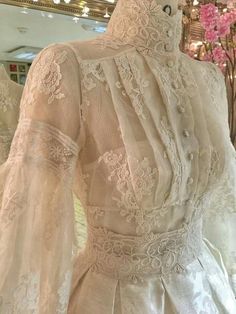 Retro Wedding Gown, Sukienki Maksi, Retro Wedding Dresses, Outing Outfit, Buy Dresses Online, Retro Wedding, Vintage Gowns, Ladies Gown