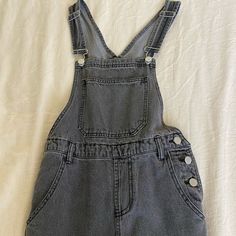 Grey Overalls Short Overalls Outfit, Grey Overalls, Plus Size Black Jeans, Black Denim Overalls, Distressed Overalls, Blue Overalls, Overalls Outfit, Denim Jeans Ripped, Short Overalls