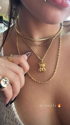 Necklace Stacking Gold Ideas, Gold Jewelry Aesthetic Outfit, Xoxo Jewelry, Dope Jewelry Accessories, Necklaces And Rings, Mode Tips, Bae Quotes, Birthday Captions