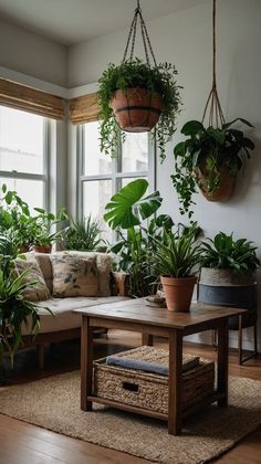 home garden with indoor plants, home decor idas with indoor plants Indoor Plants Decor Living Room, Modern Mexican Decor, Plant Decor Ideas, Plant Styling, Earthy Home, Living Room Plants, Hanging Plants Indoor, Inside Plants