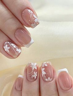 24 uñas blancas florales puras y sencillas cortas + 1 pieza de pegamento de gelatina + 1 tira de frotado, adecuado para la decoración diaria de niñas y mujeres Lace Nail Art, Bridal Nail, Nail Art At Home, Manicure Tips, Wedding Nail, Bride Nails, Fake Nail